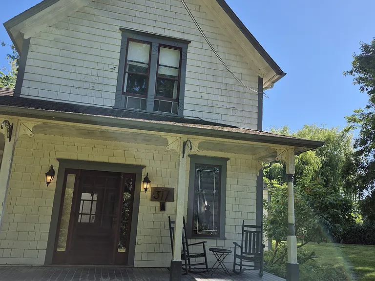 317 Columbia St — Photo 13