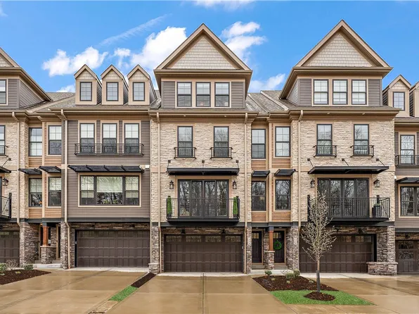 326 Highpointe Dr, Seven Fields, PA 16046