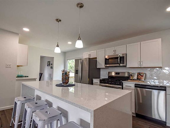 2nd image of 13 Catherine Pl
