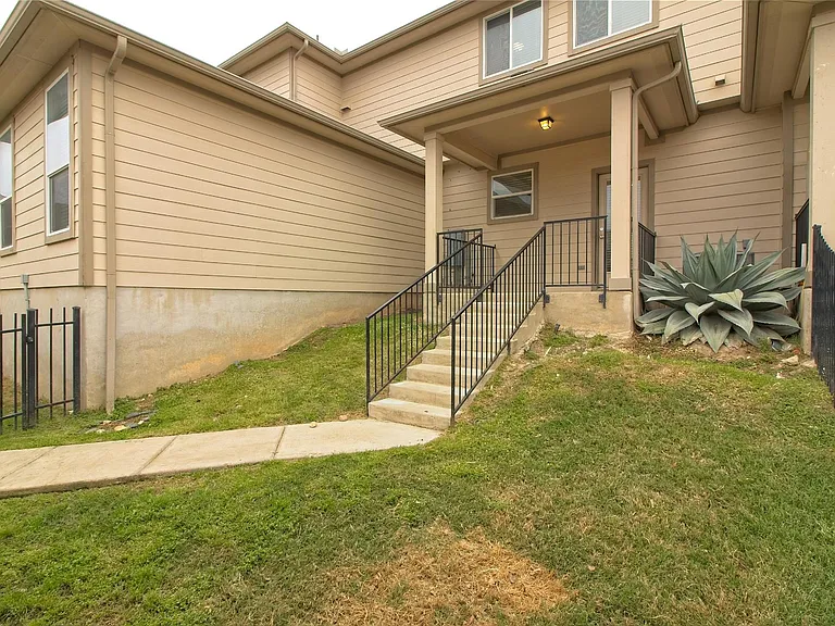 315 N Heatherwilde Blvd — Photo 27