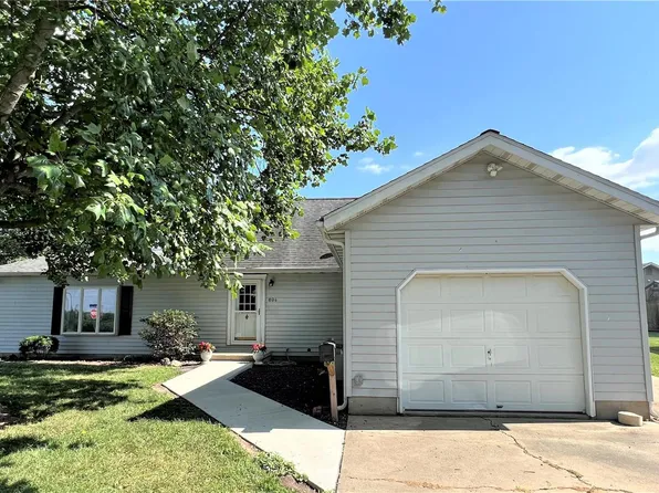 694 S 7th St, Breese, IL 62230