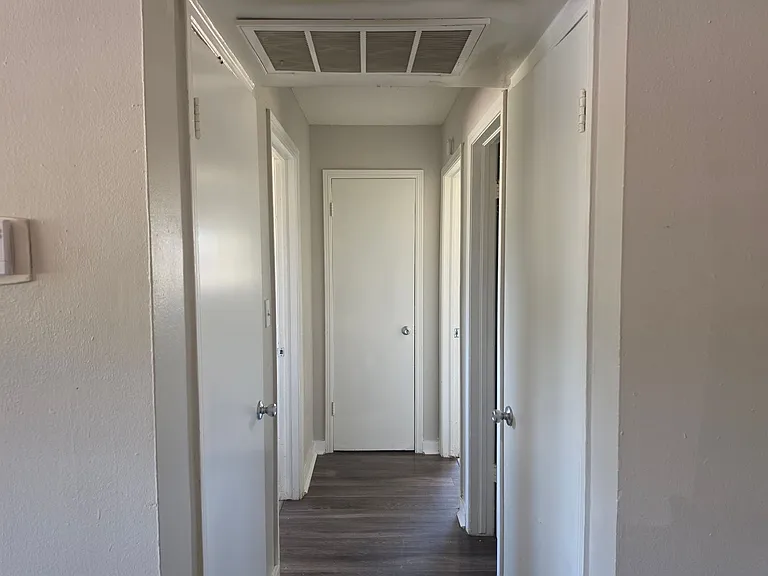 Discover Ridgewood Village Apartments in Moore, OK — Photo 17