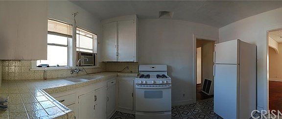3rd image of 11315 Emelita St