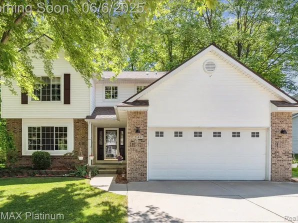2149 Laurel Oak Dr, Howell, MI 48855