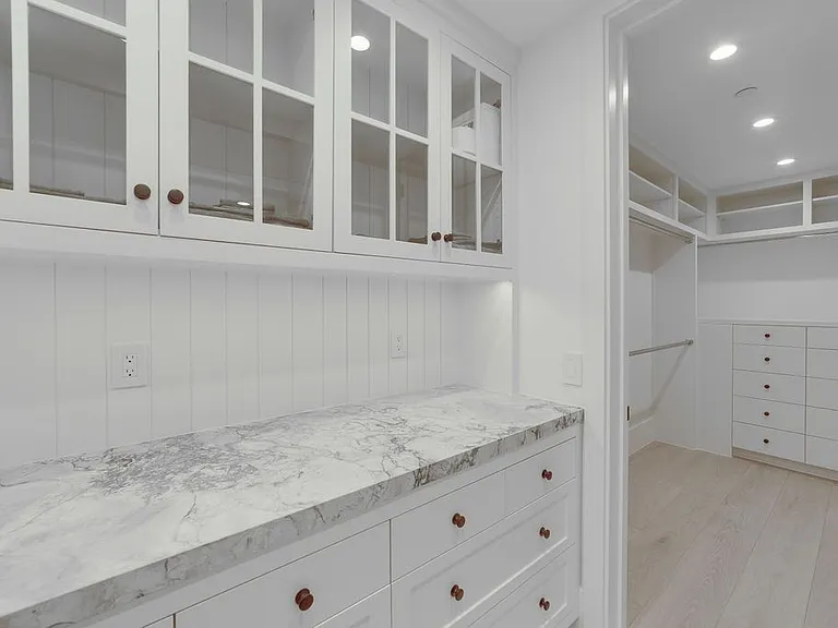 2820 Bayview Dr — Photo 23