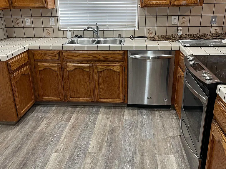 1065 Grandview Cir — Photo 5