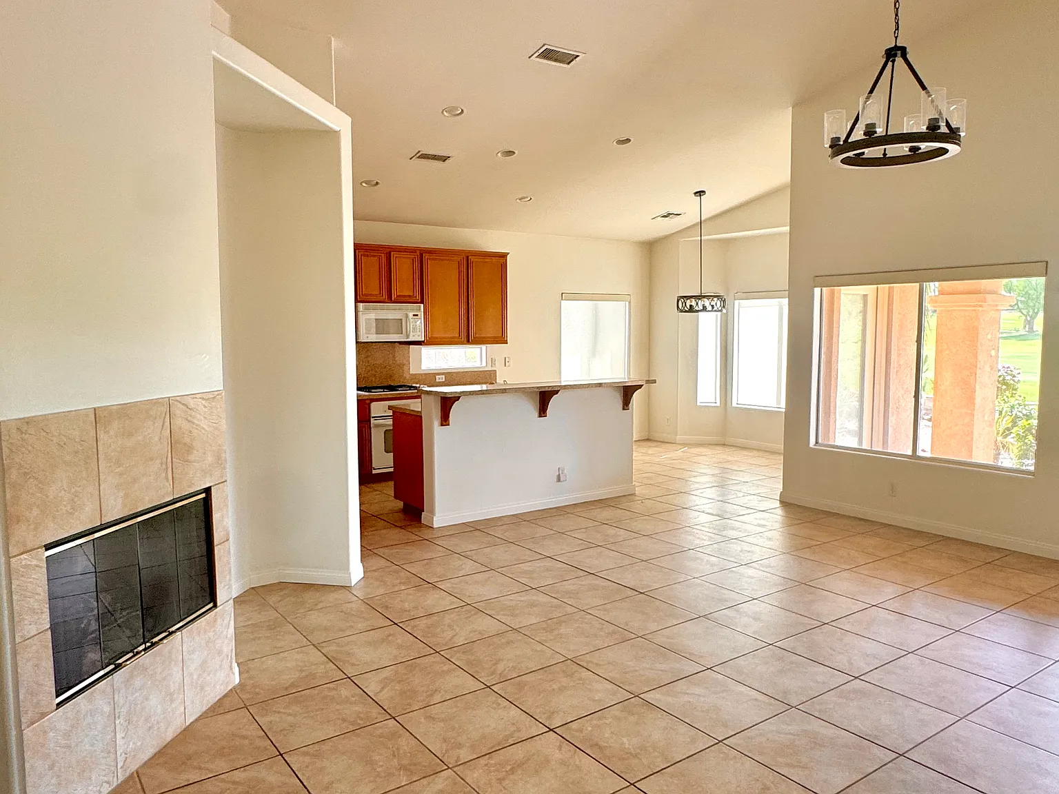 3 bed, 1529 sqft, $3,200 — Photo 2