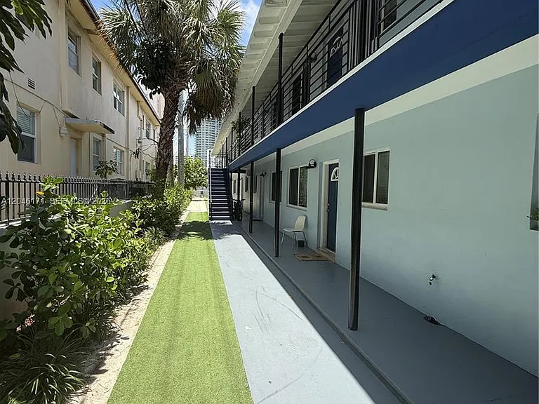 1450 Lenox Ave #5 — Photo 4