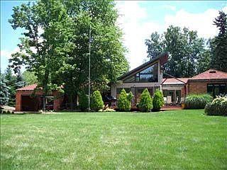 2nd image of 1916 Glen Dr