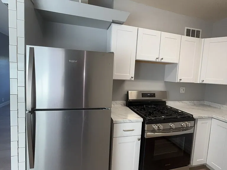 2400 S 15th St #1 — Photo 7