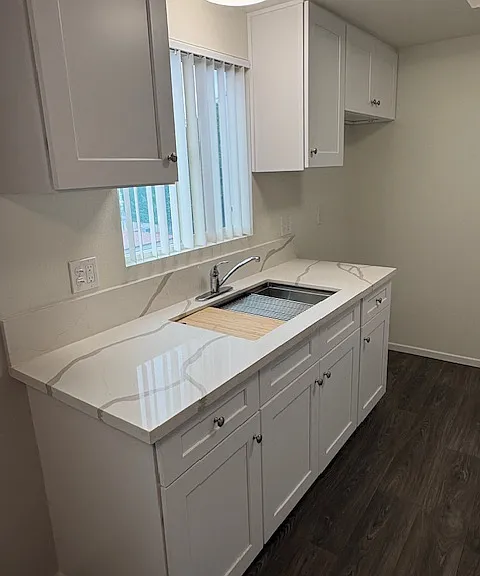 The Enrique Apartments — Photo 30