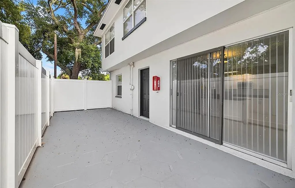 2 bed, 1.5 bath, 1100 sqft, $1,900 — Photo 2