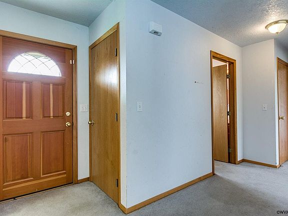 4th image of 723 Meadowlawn Dr SE