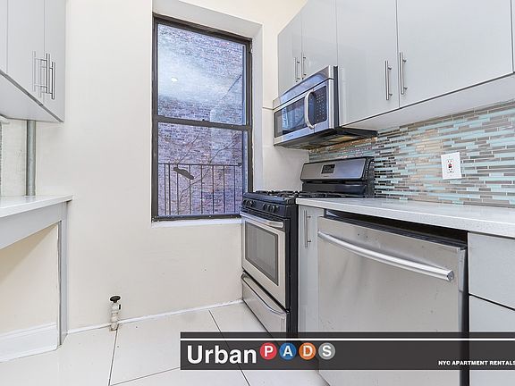 4th image of 1621 Park Pl #3F