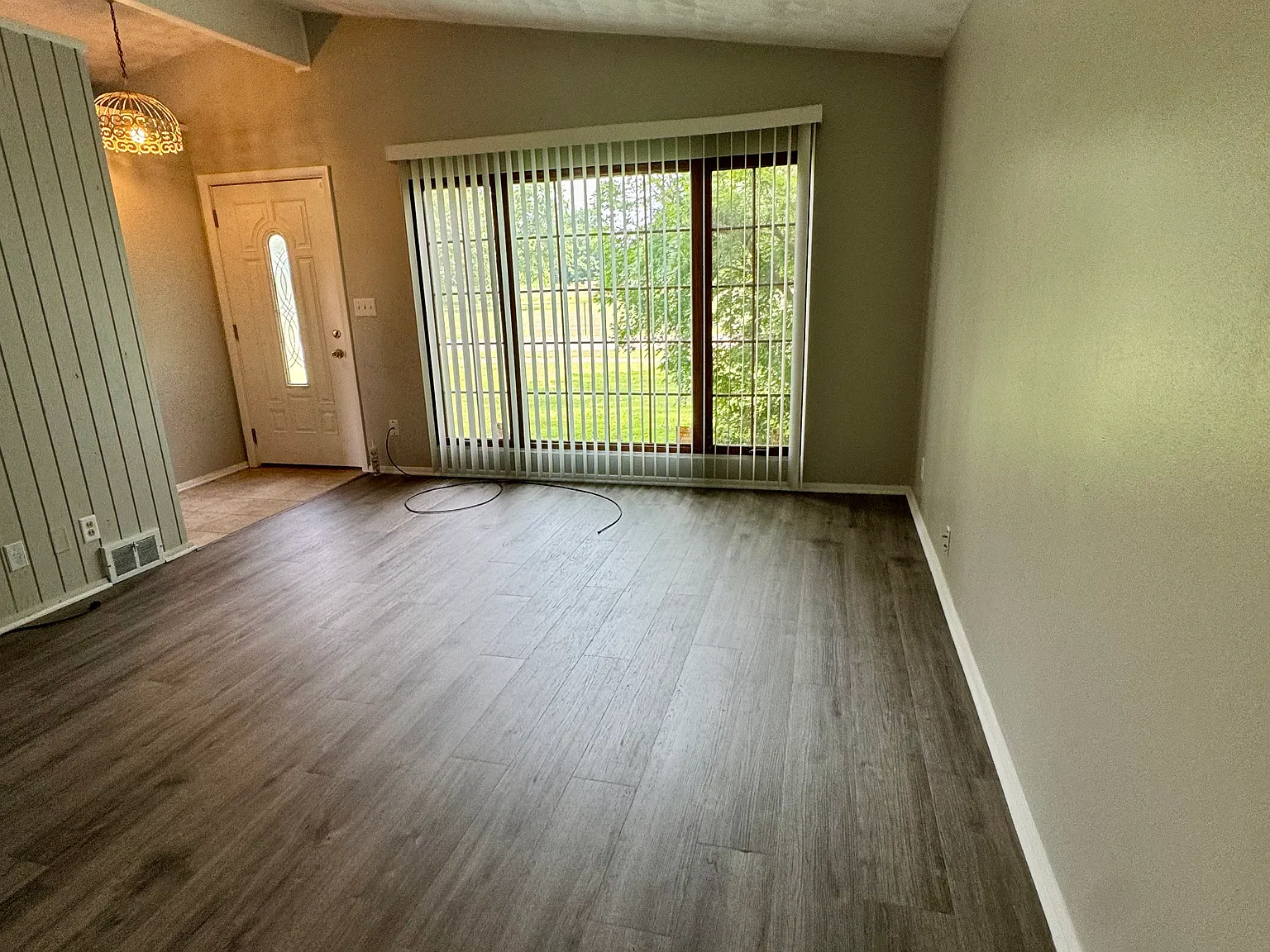3 bed, 1100 sqft, $1,450 — Photo 2
