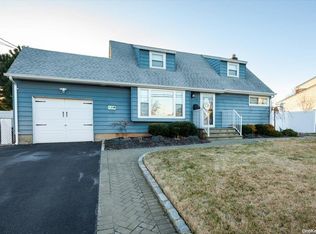 58 Westwood Rd S, Massapequa Park, NY