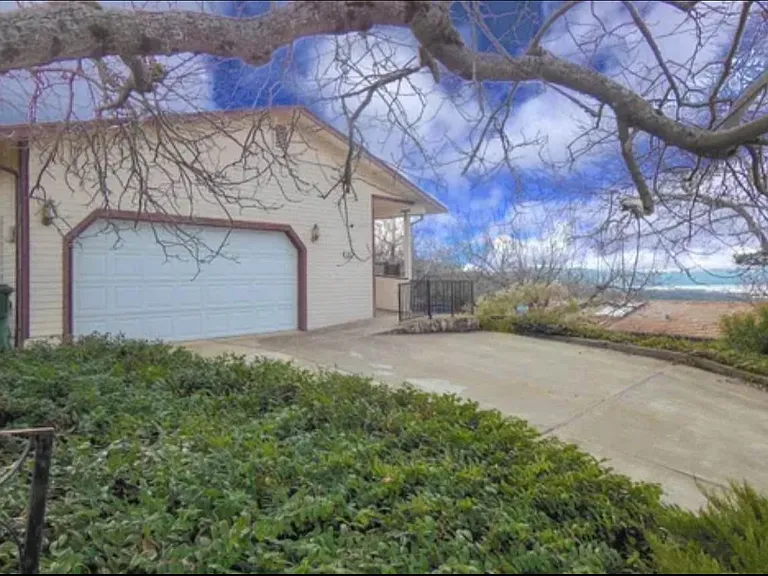 3003 Riviera Heights Dr — Photo 1