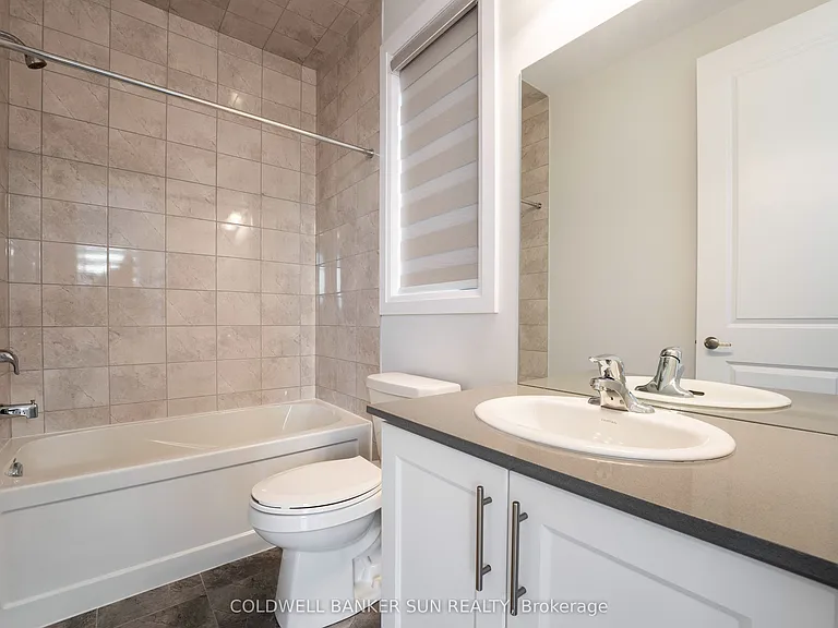 166 Prince Charles Cres — Photo 28