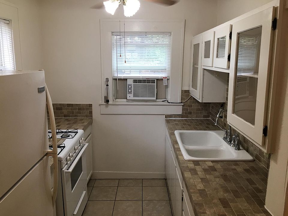 1st image of 1812 Clover Ln