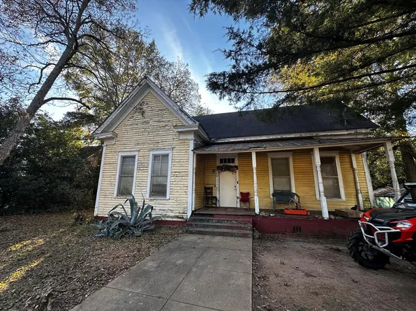 527 Orange St NE, Dawson, GA 39842