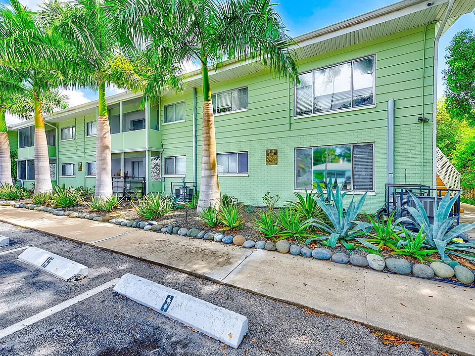 1329 Drew St #6