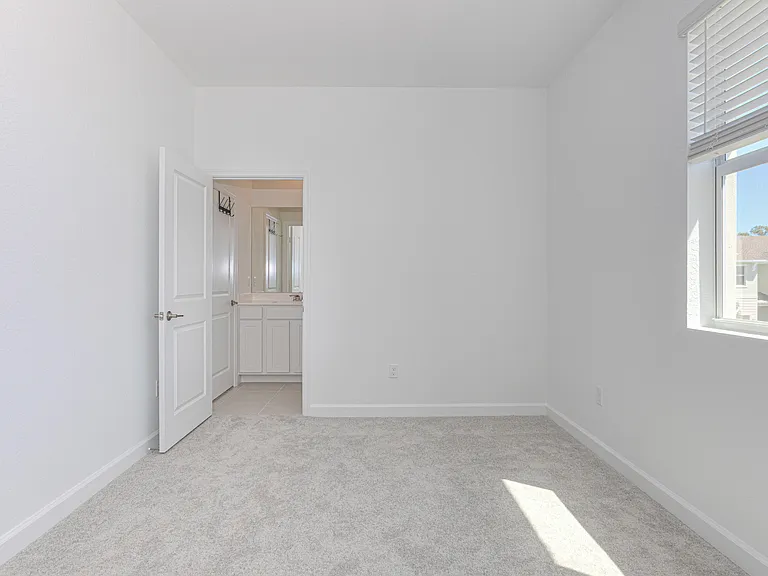 503 SE Rivergrass St — Photo 35
