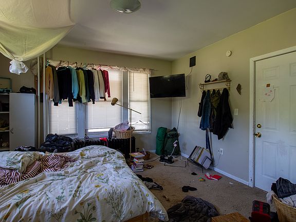4th image of 115 N 19th Ave W #C