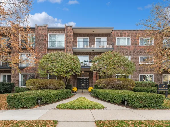 140 Franklin Pl E APT 103, Lake Forest, IL 60045