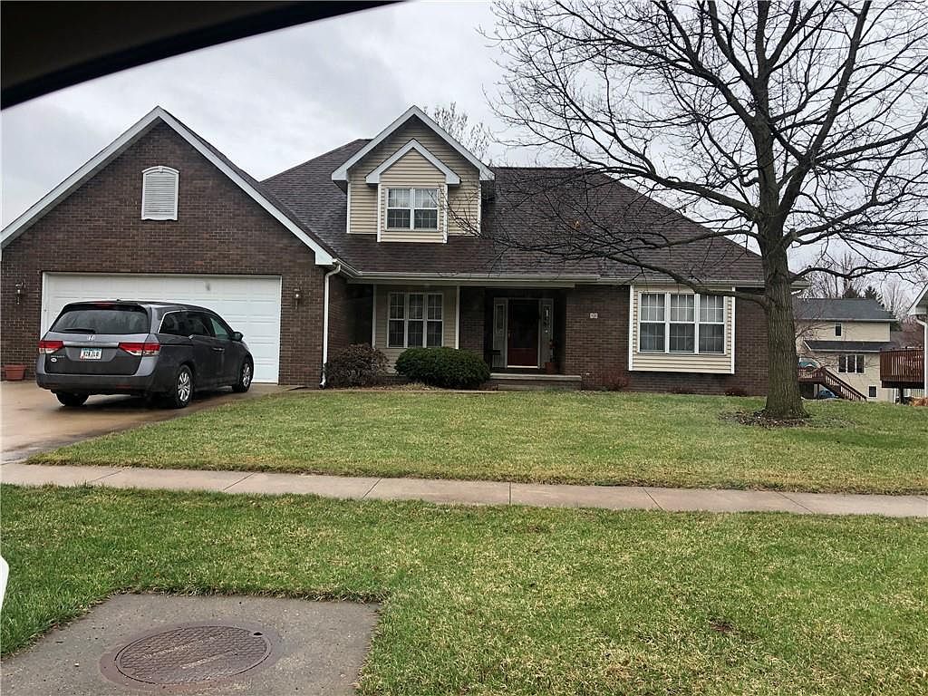 15 Maple St Pella Ia 50219 Zillow