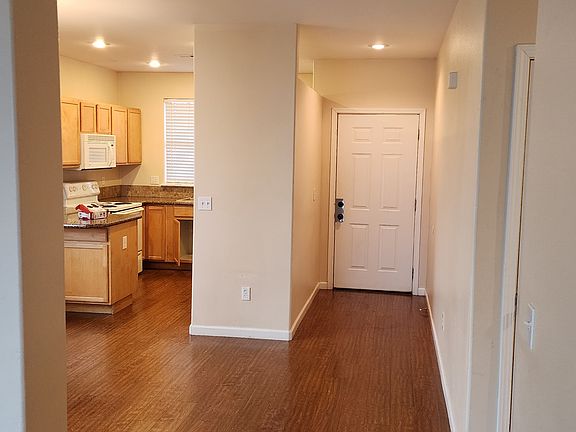 4th image of 617 N Mississippi Dr