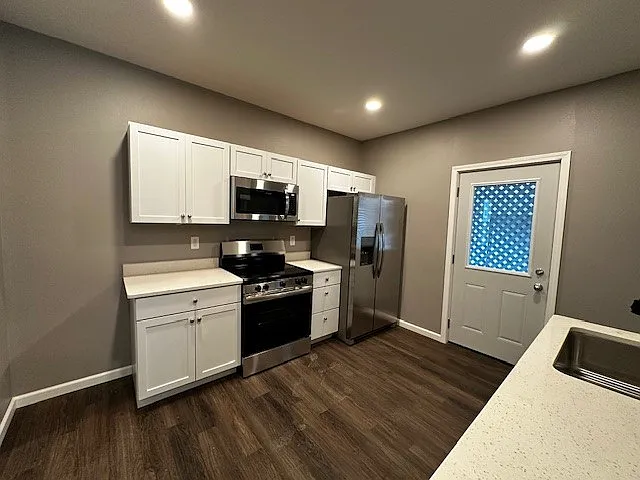5 bed, 2200 sqft, $4,500 — Photo 2