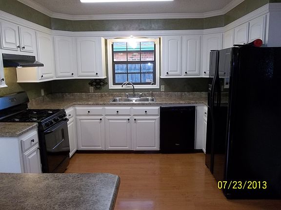 4th image of 608 Holiday Dr