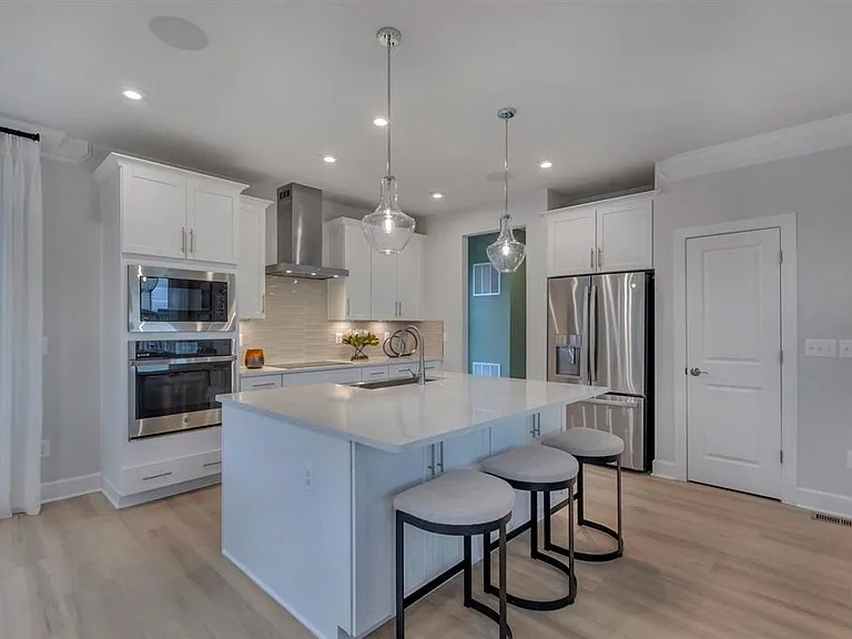 2837 Rambling Brook Ln — Photo 8