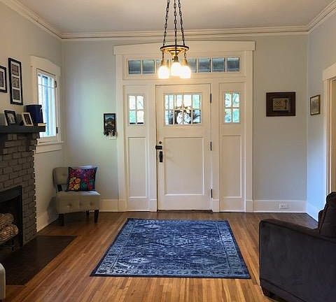 Front entry space/living area