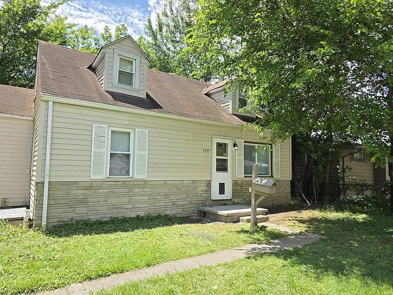 1597 Koebel Rd — Photo 1