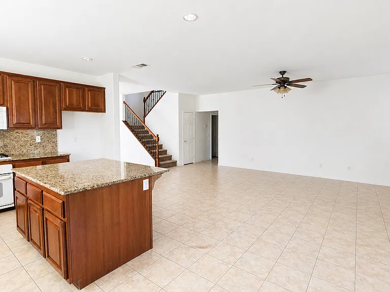 4051 Prestwick Ln — Photo 2