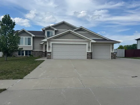 1201 32nd Ave SE, Minot, ND 58701