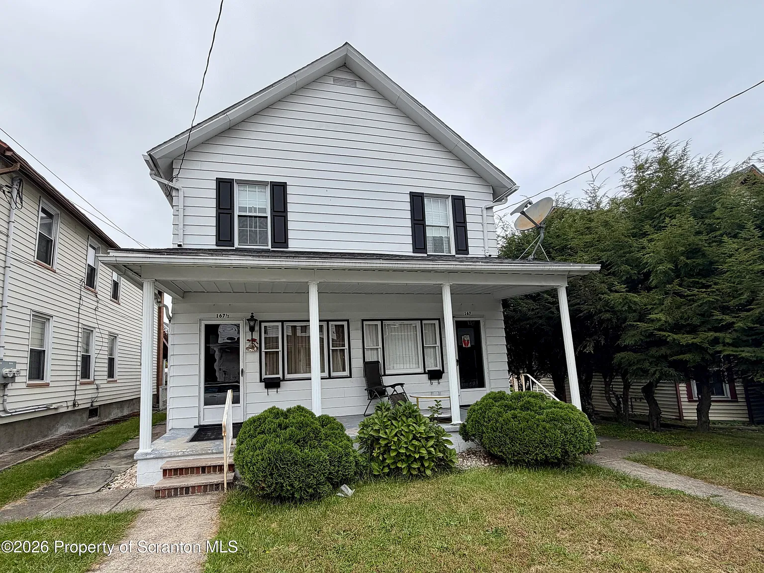 3 bed, 1.0 bath, 1200 sqft, $1,200 — Photo 1