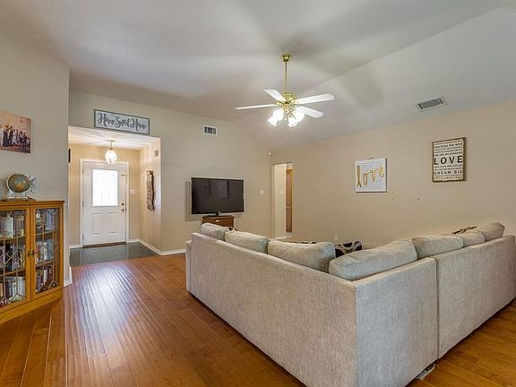 5th image of 4410 Pamela Dr