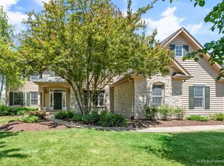 40W080 Emily Dickinson Ln, St Charles, IL 60175