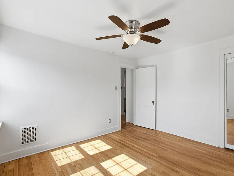 240 Ridgewood Ave — Photo 22