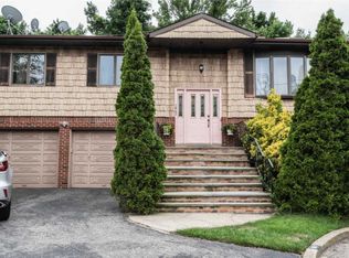 1862 Akel Ct, Merrick, NY 11566