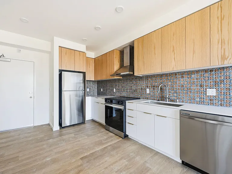 4th + Palm — Photo 1