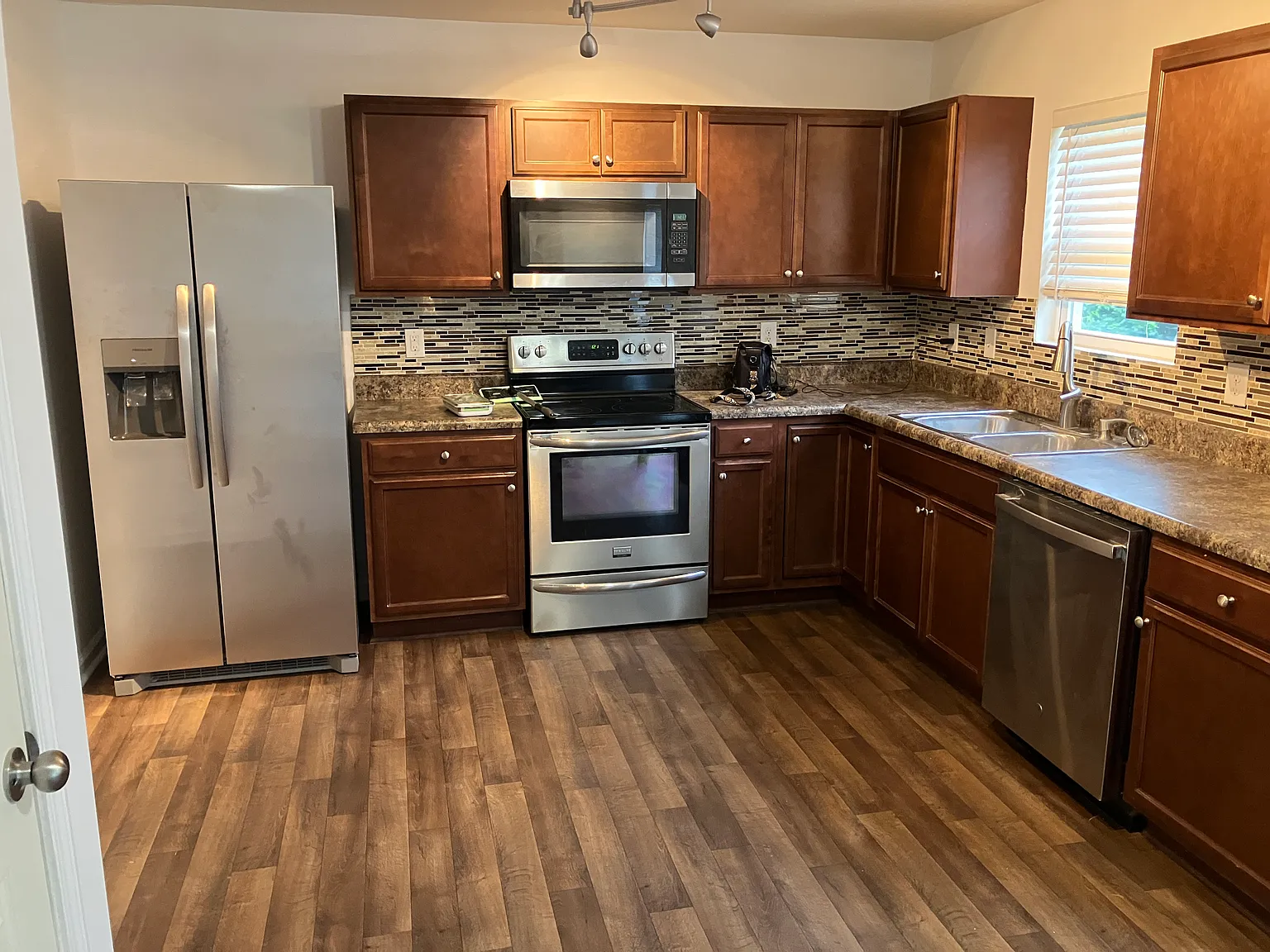 3 bed, 1633 sqft, $2,350 — Photo 3