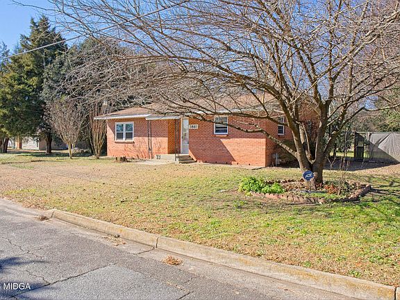 4th image of 3861 Desoto Dr