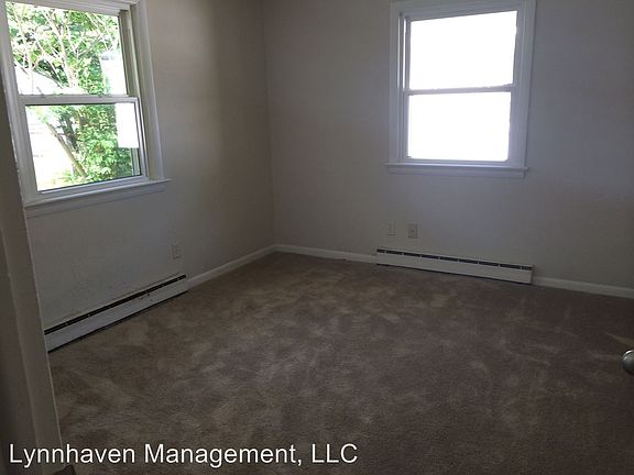 5th image of 328 Woodview Ave #B
