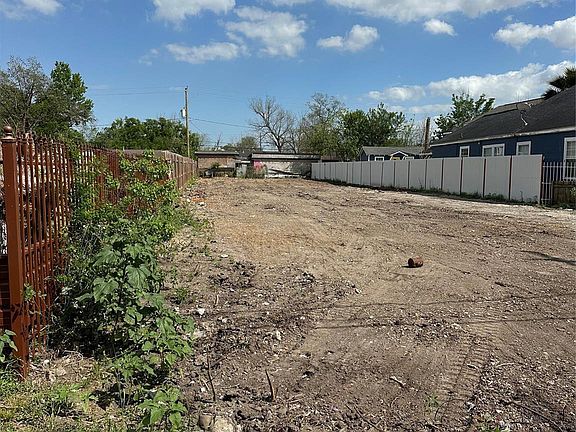3rd image of 3017 Golfcrest Blvd