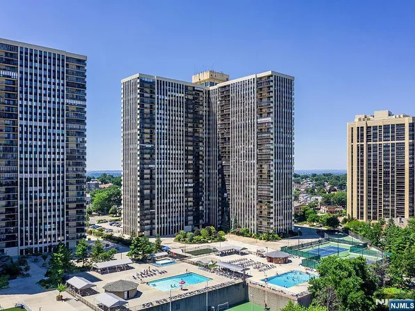 300 Winston Dr APT 603, Cliffside Park, NJ 07010