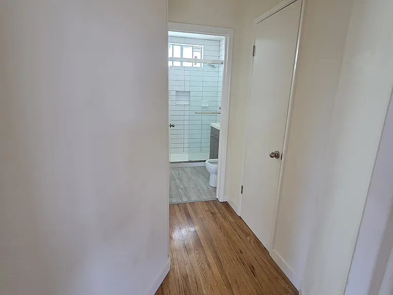 1927 Curtis St — Photo 11