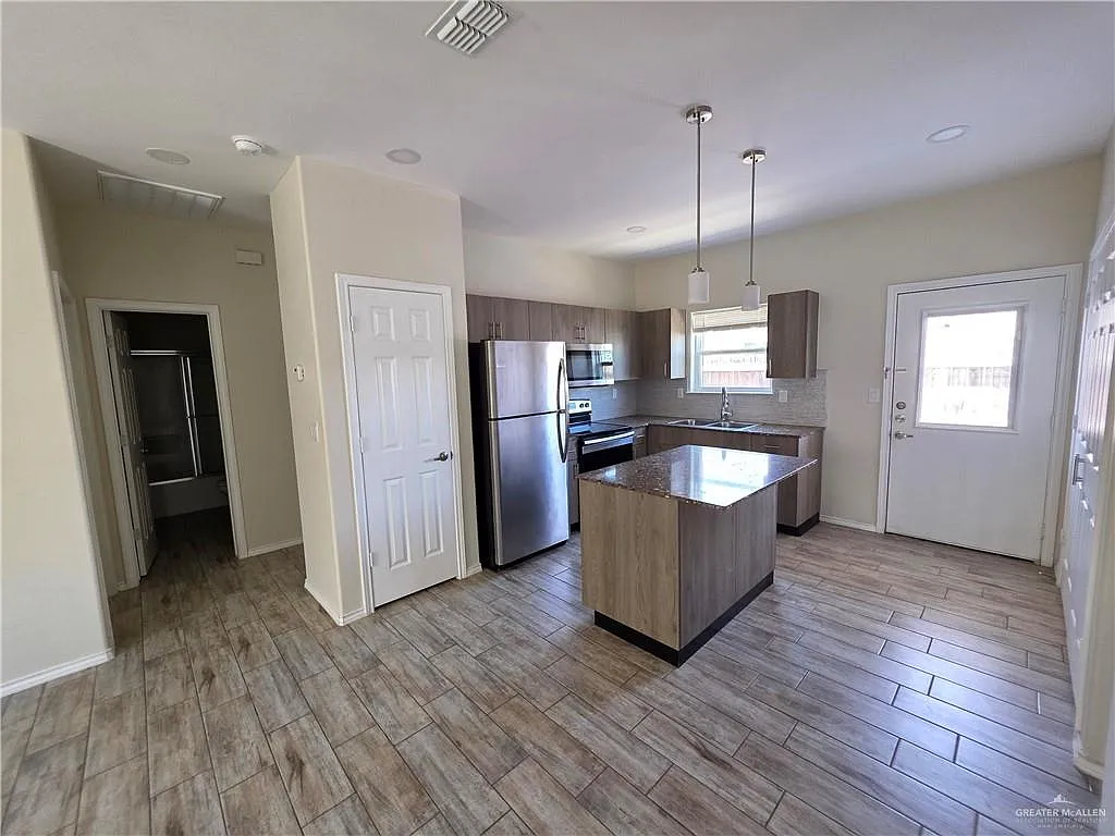 5005 North Hiawatha Drive - 3 — Photo 3